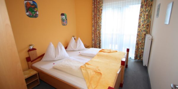 3er Apart „Hänsel 1″ Schlafzimmer