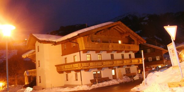 Haus Anna bei Nacht